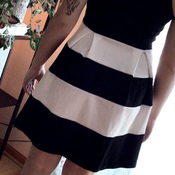 AQUA FLARE MINI DRESS BLACK/WHITE S NWT - Picture 9 of 16